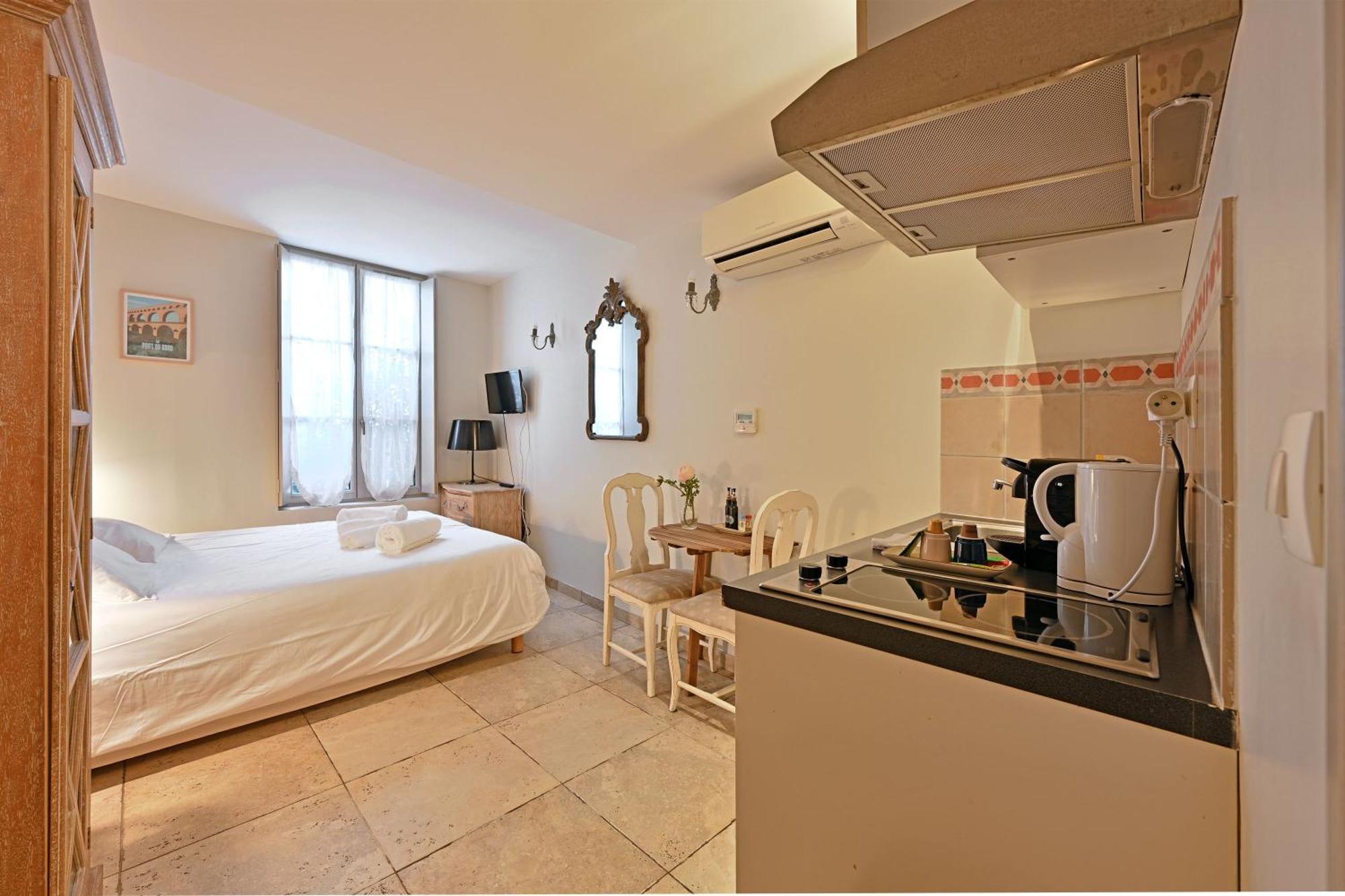 Au Coeur Des Papes, Dans Batisse De Charme Studios & Appartements En Coeur De Ville Авиньон Экстерьер фото
